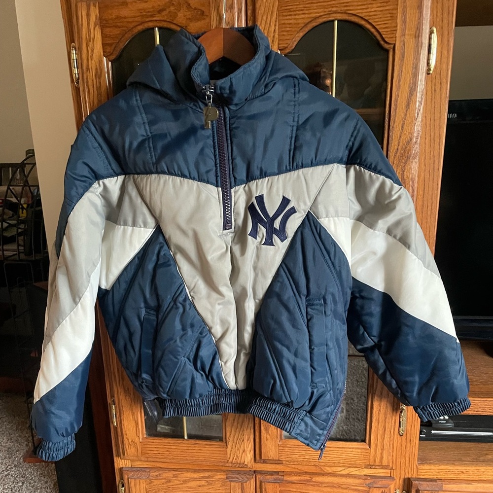 Pro Player Genuine Meechandise hooded/ heavyweight, nylon NYYankees 1/4 zip